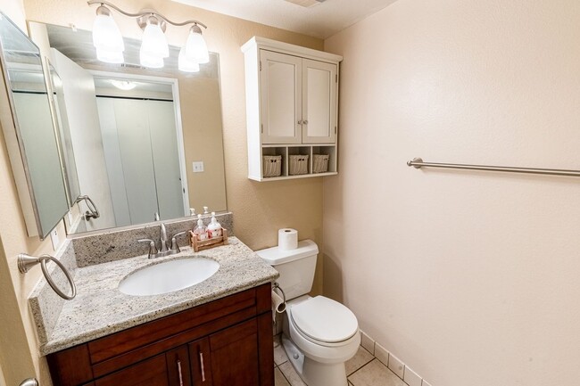 Building Photo - 13564 Cres Hill Dr