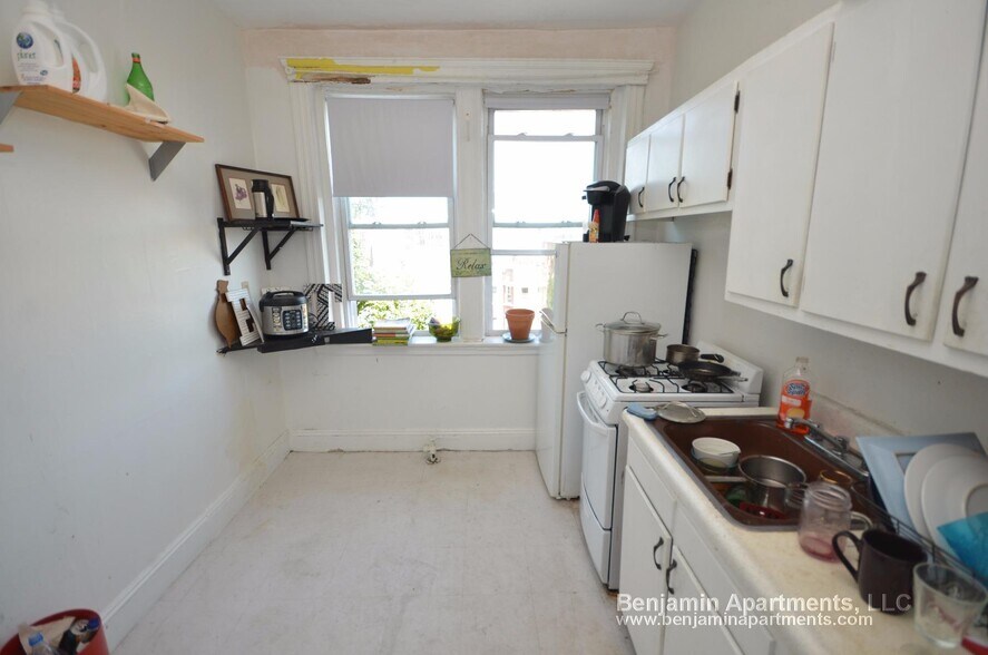 Building Photo - 1687 Commonwealth Ave