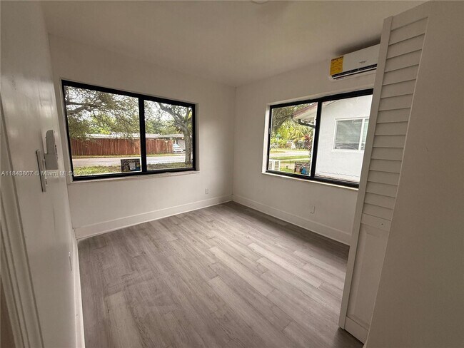 Building Photo - 1110 N 57th Ave