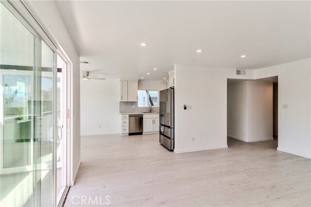 Building Photo - 231 W Escalones