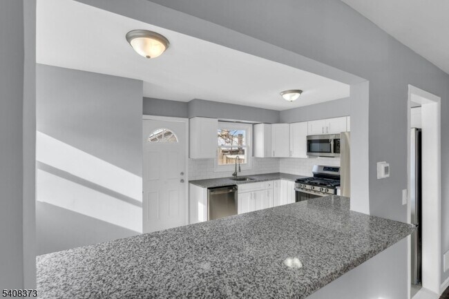 Building Photo - 415 Highland Pl