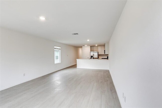 Building Photo - 611 Whoopers Lp