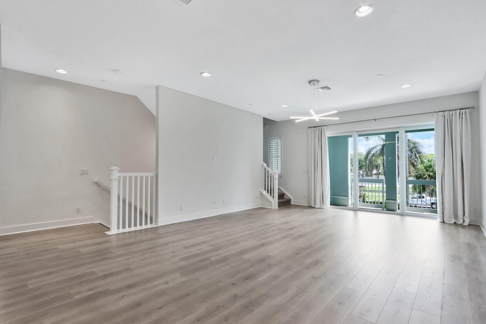 Building Photo - 12556 Gross Pointe Dr