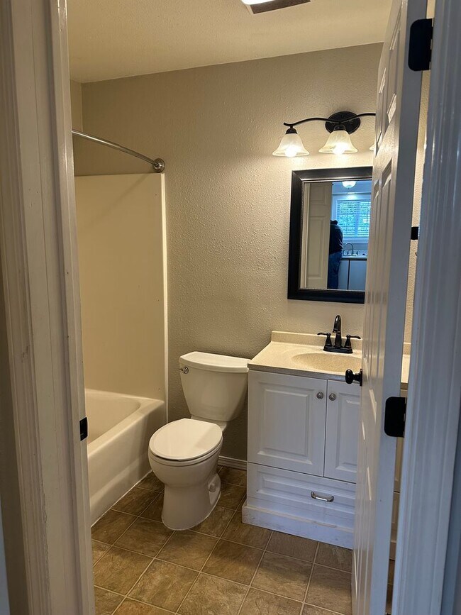 Building Photo - Adorable 1 bedroom 1 bathroom home in Spri...