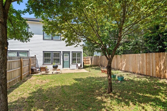 Building Photo - 3413 Blumie St