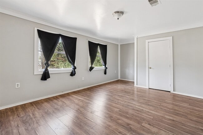 Building Photo - 111 Lazy Trail