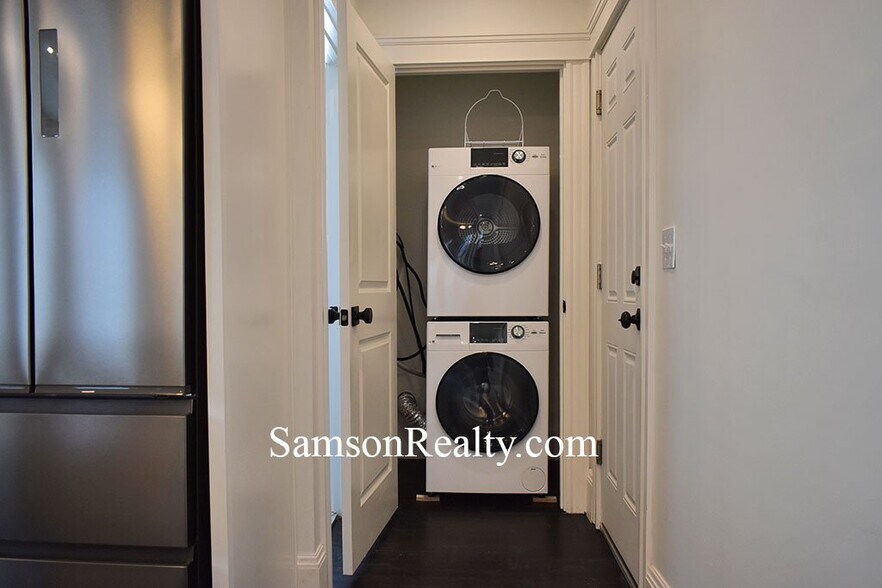 Building Photo - 405 Morris Ave