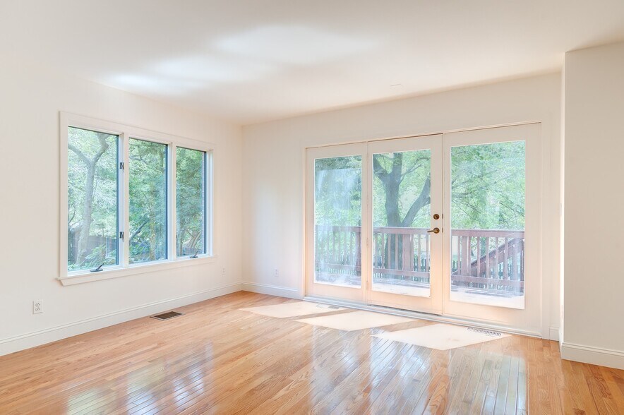 Building Photo - 475 Arsenal St