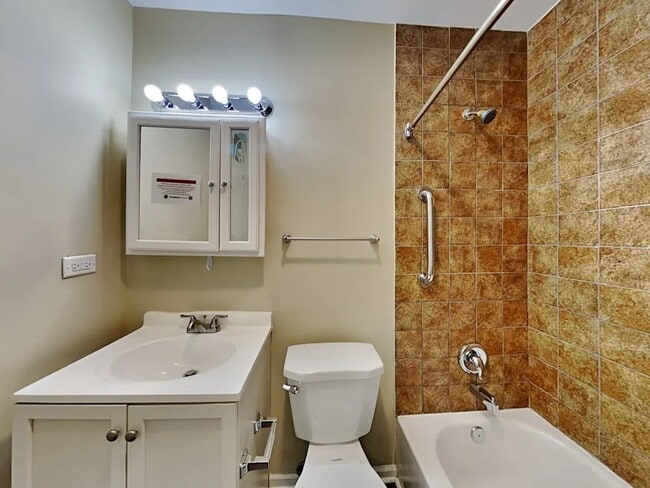 Building Photo - 544 Germaine Ln