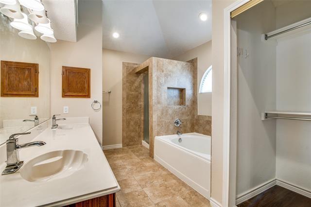 Building Photo - 1802 Elm Creek Dr