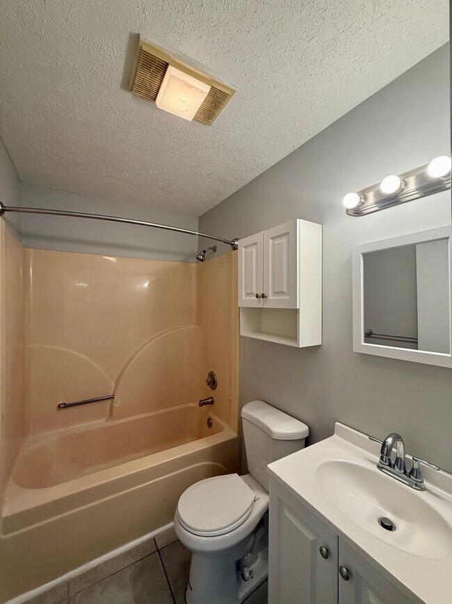 Building Photo - Maryville 37803 - Available September 1st! Charming 1-bedroom, 1-bath Duplex for rent in Blount C...
