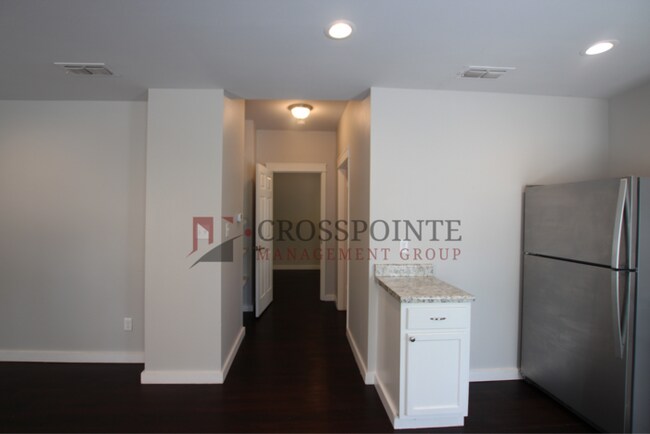 Building Photo - Available Now! 2 bedroom in Historic Charn...