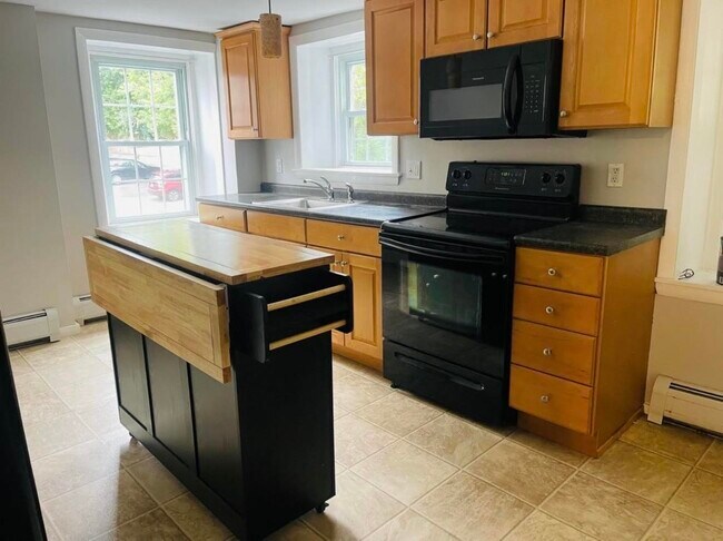 Building Photo - 413 2nd St