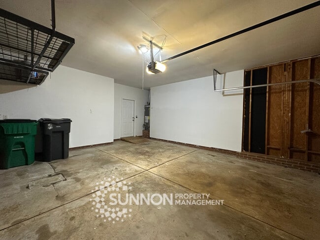 Building Photo - Charming 3-Bedroom Ranch with Sunroom & Wo...