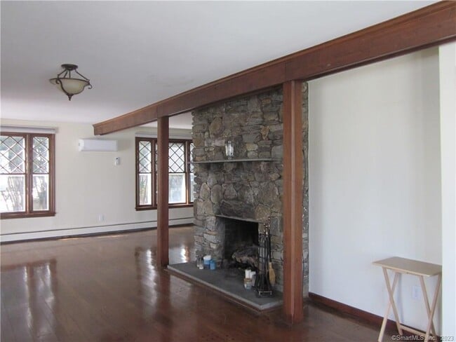 Building Photo - 181 Kings Hwy