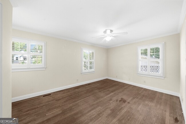 Building Photo - 1911 Fairway Cir NE