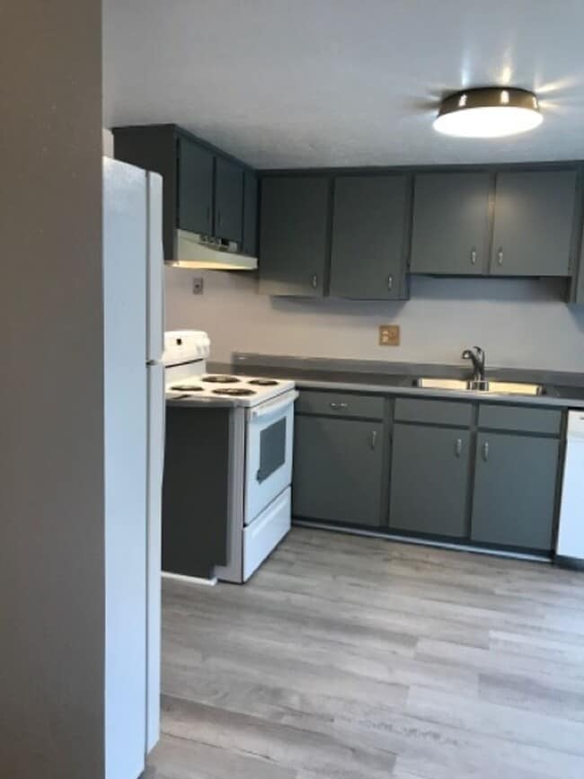 Building Photo - 297 Monroe Pl