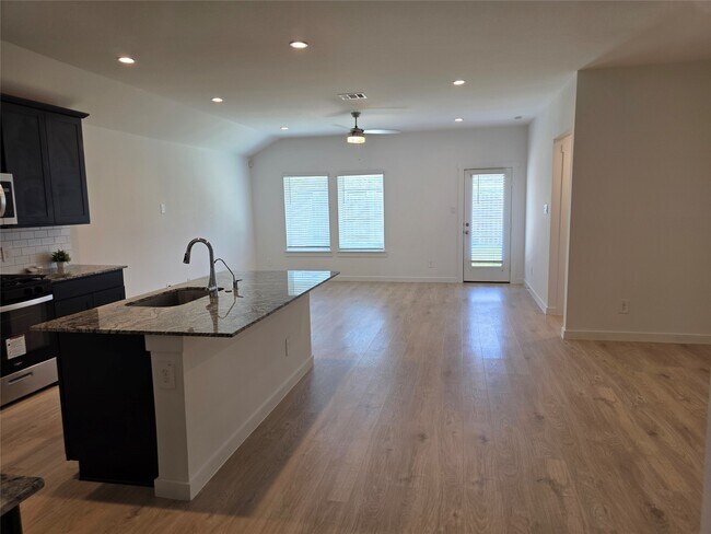 Building Photo - 4923 Edgewood Dr