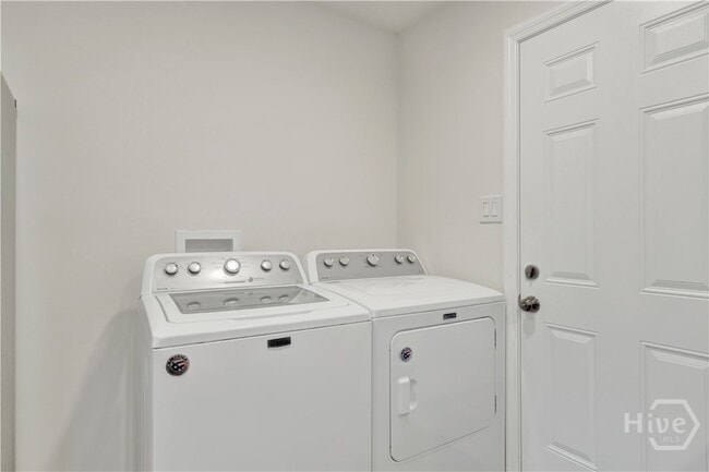 Building Photo - 2205 Iowa St