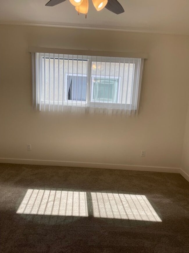Building Photo - Spacious 2 Bedroom Unit in Huntington Beach