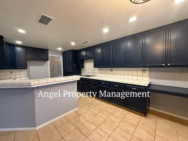 Building Photo - 9131 Brienne Way