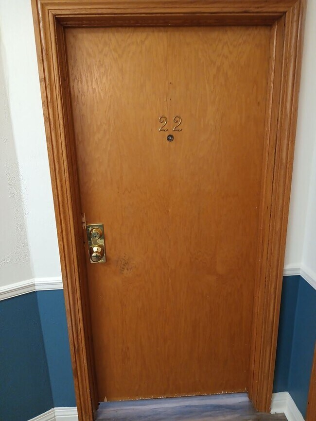 Building Photo - 2 Bedroom / 1.5 Bath Condo  Johnson City, TN