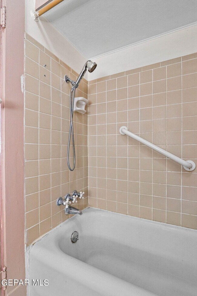 Building Photo - 2709 N Florence St