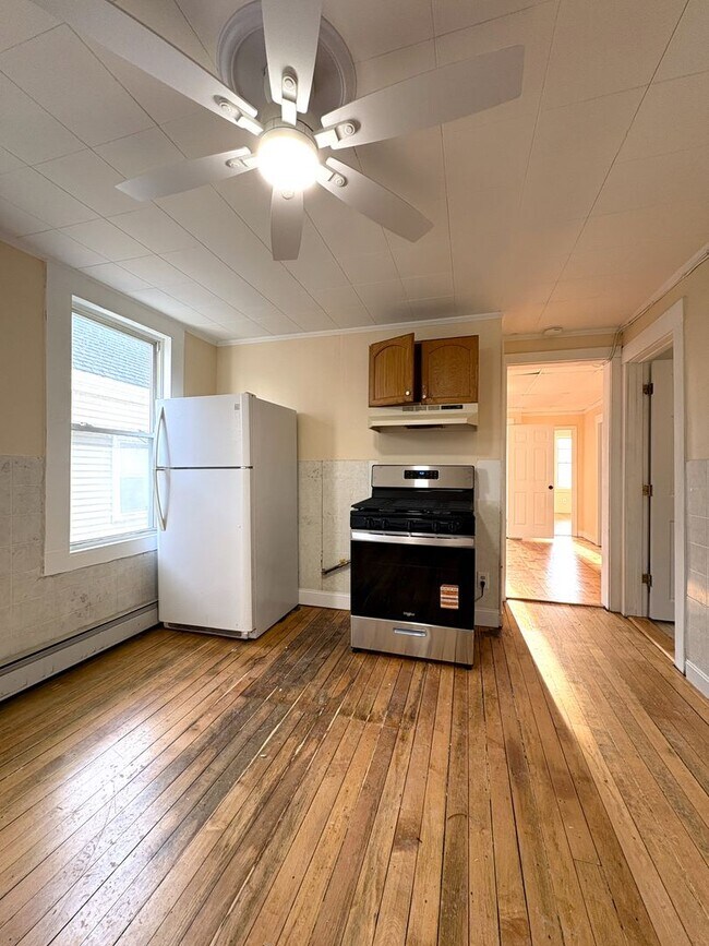 Building Photo - 21-27 Clare St, Lowell