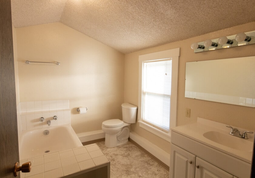 Upstairs Bathroom - 124 E Orchard Ave