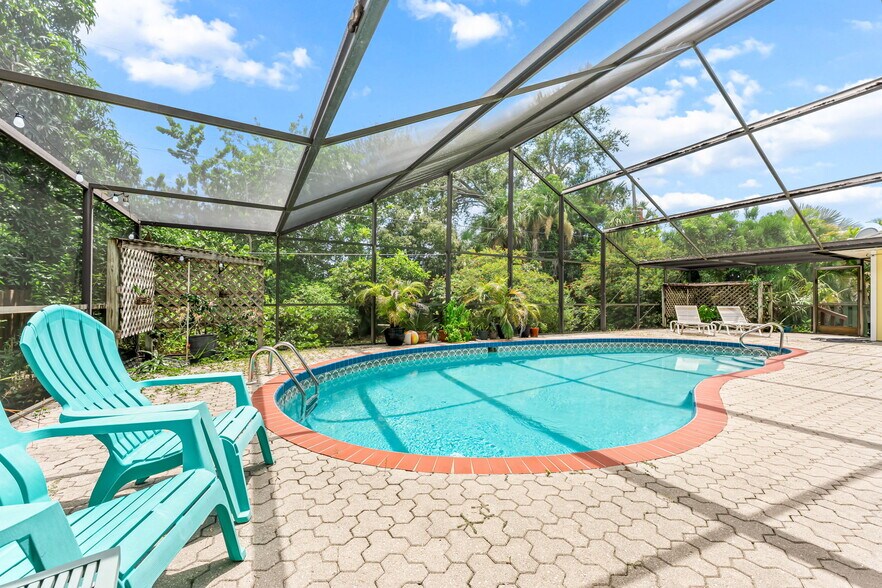 Building Photo - 10370 Main Dr