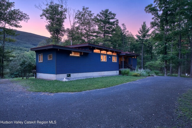 Building Photo - 2 Raycliffe Dr