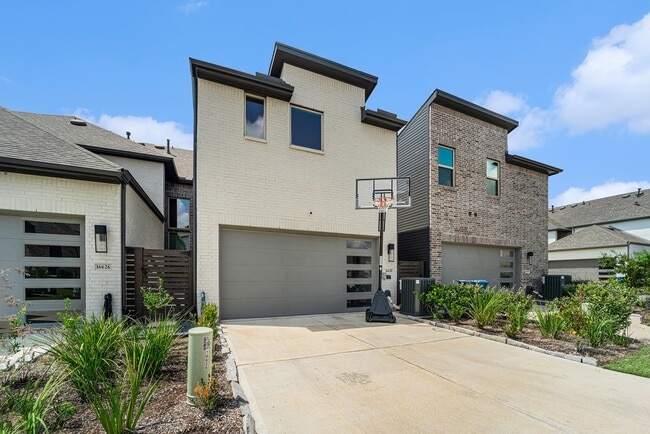 Building Photo - 16630 Lake Austin St