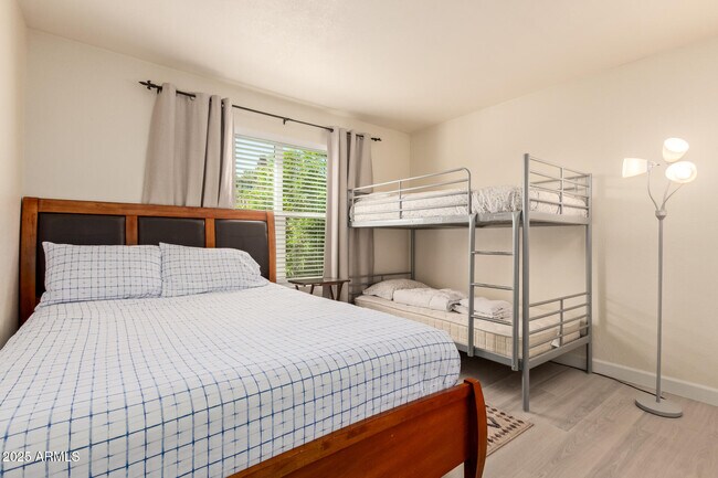 Building Photo - 8787 E Mountain View Rd