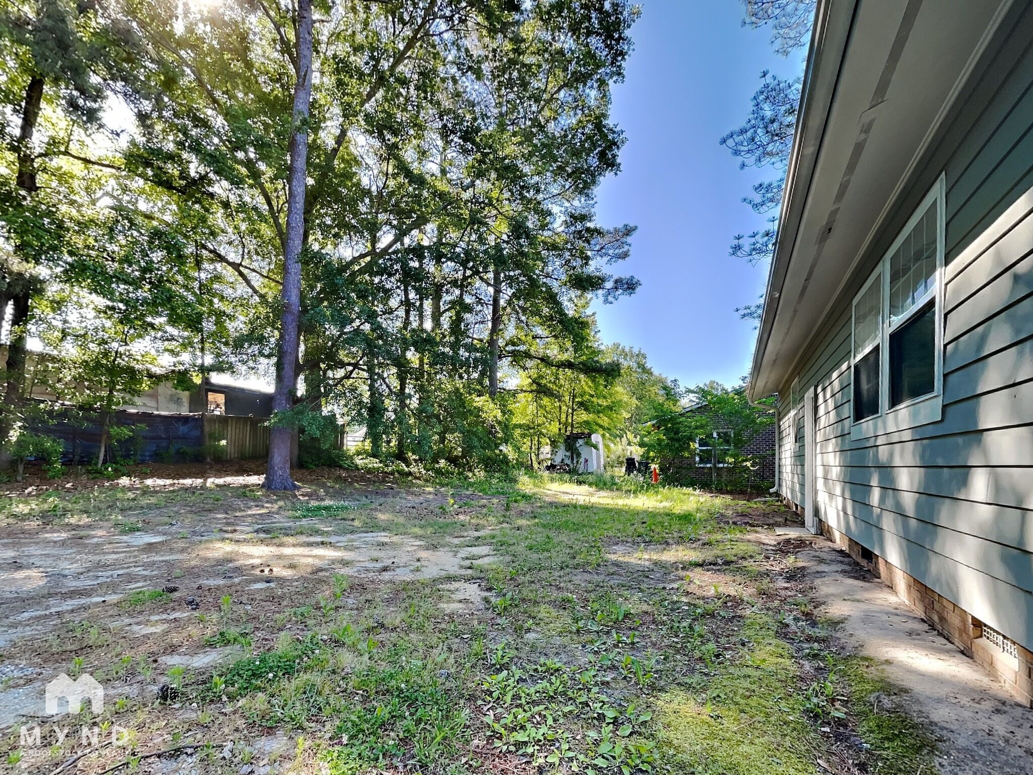 Building Photo - 910 Pond St
