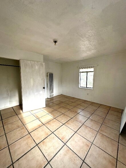 Building Photo - 1711 1/2 Agua Fria St