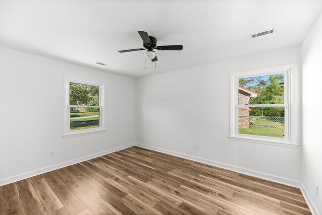 Building Photo - Beautifully Renovated Brick Home in a Quiet, Established Neighborhood