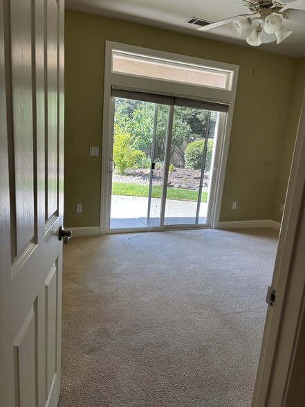 Building Photo - 3279 Woodbury Dr
