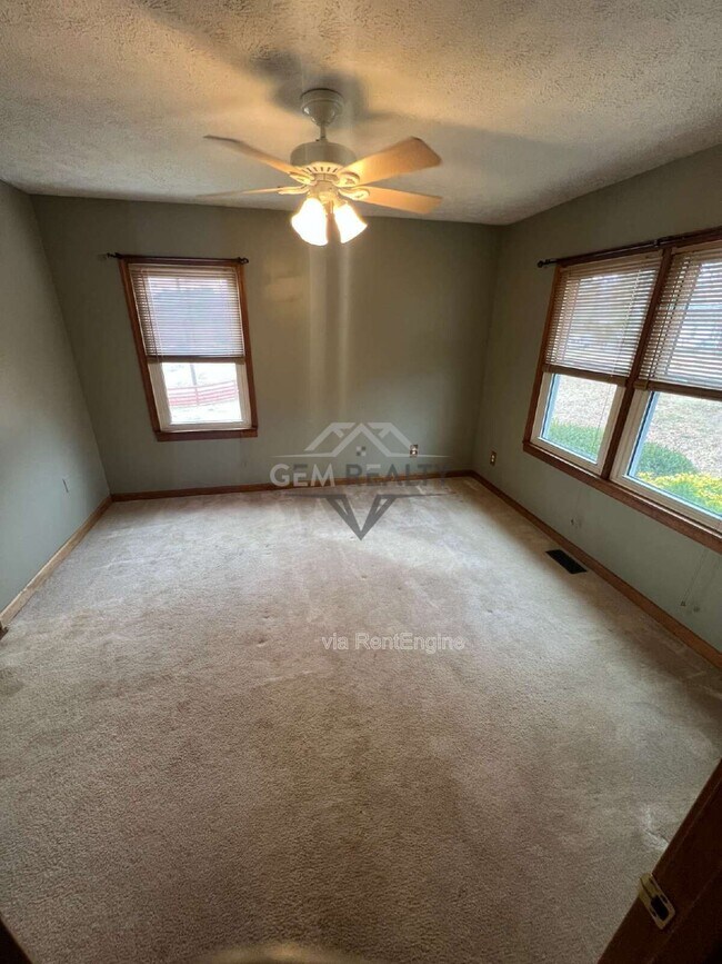 Building Photo - 1244 Mountain View Rd