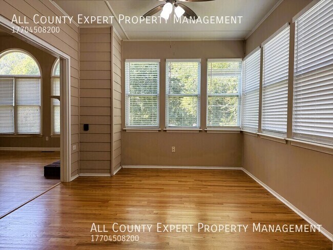 Building Photo - 4402 Fairecroft Terrace