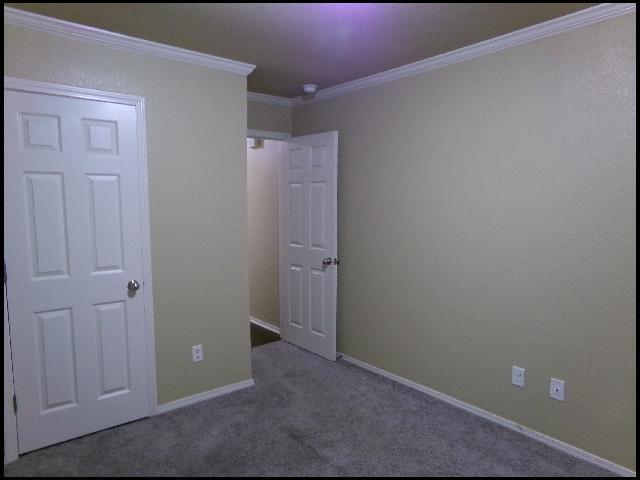 Building Photo - 9112 Pleasant Valley Dr