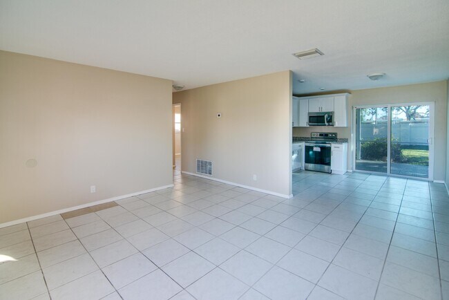 Building Photo - 8524 NW 57th Ct