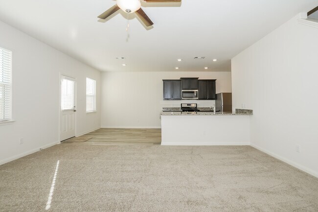 Building Photo - 26619 Ezemily Dr