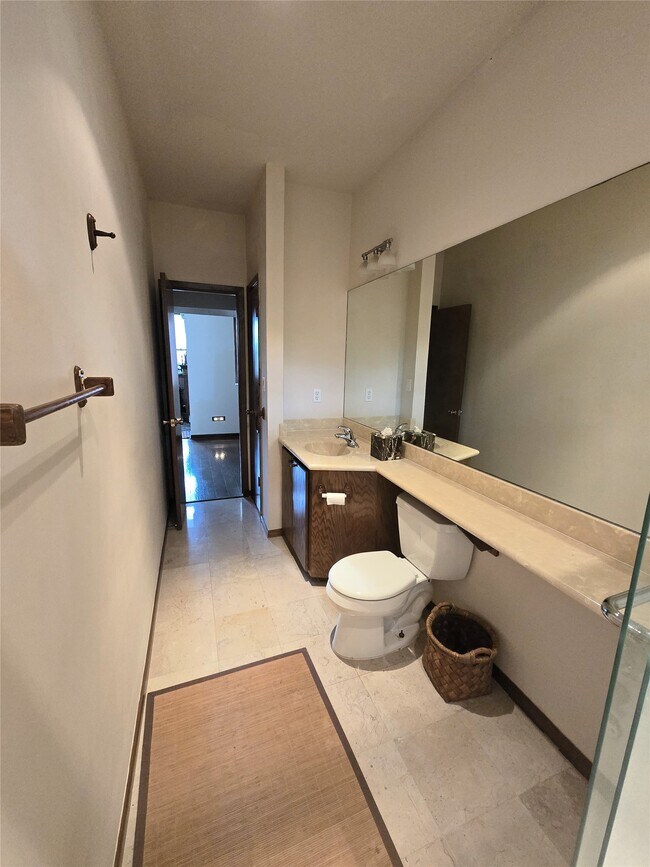 Building Photo - 3231 Hemingway Dr