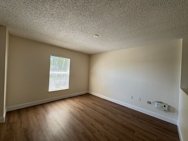 Building Photo - Spacious and Comfortable House for Lease