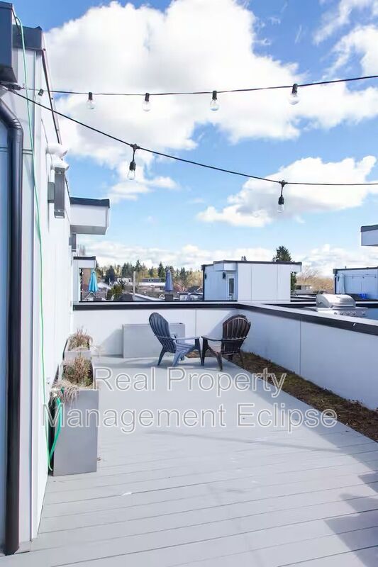 Building Photo - 8819 Midvale Ave N