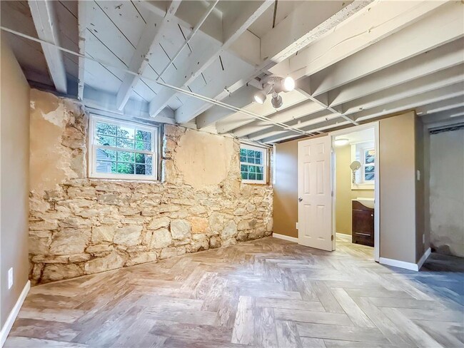 Building Photo - 598 Main St
