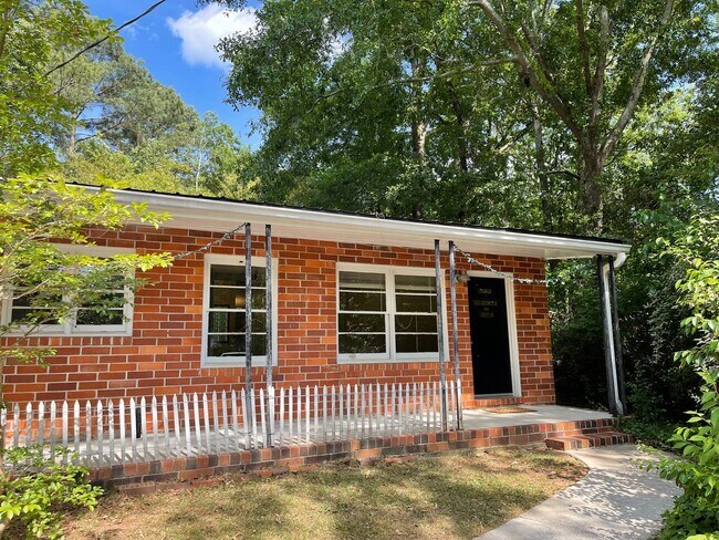 Building Photo - 2 bedroom, 1 bathroom updated home in Normaltown Available now!