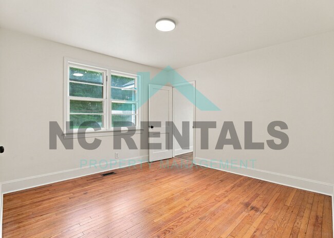 Building Photo - 141 Marthas Ln-