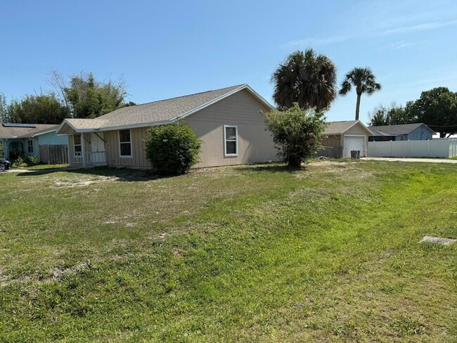 Building Photo - 5014 Palm Dr