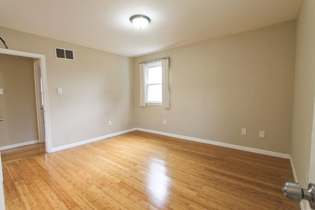 Building Photo - 617 Renz St